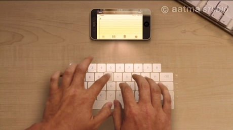 Concepto de iPhone con teclado láser y proyector holográfico