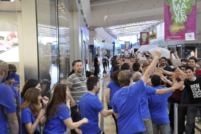 Apple Store Murcia haciendo el pasillo