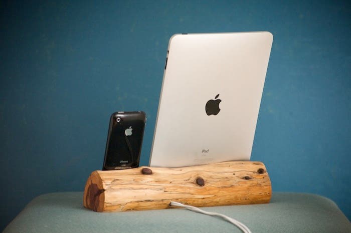Dock de madera para el iPhone y iPad