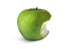 Manzana verde mordida