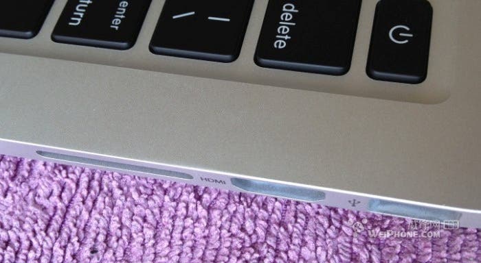 Lateral del MacBook Pro de 13" con pantalla Retina