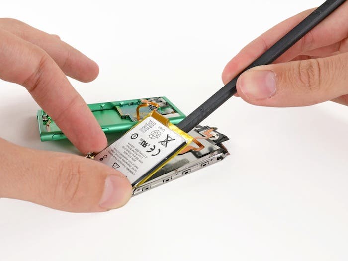 Desmontando el iPod nano 7G: Extracción de la batería