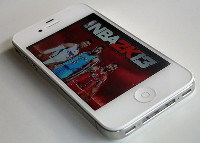 iPhone ejecutando el NBA 2K13