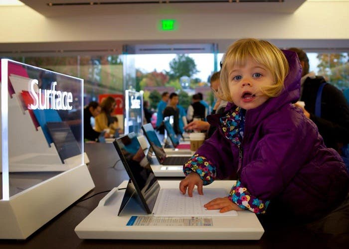 Las nuevas generaciones de usuarios prefieren Surface y Windows a Apple