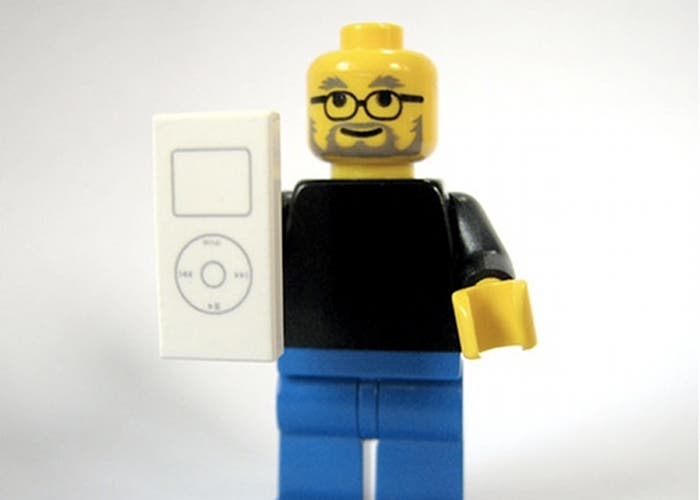 Figura de LEGO que imita a Steve Jobs con un iPod