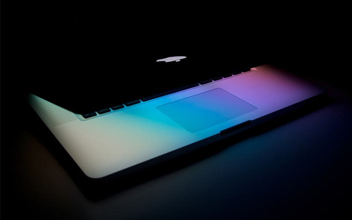 MacBook de noche