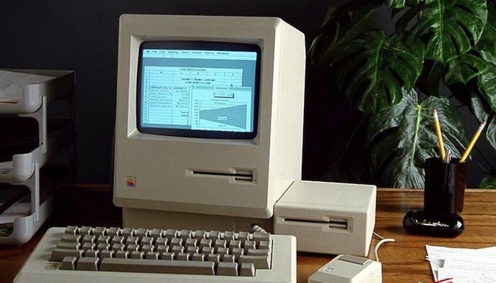 Foto publicitaria de Excel 1.0 para Macintosh