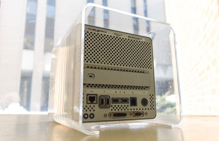 Vista trasera del Power Mac G4 Cube