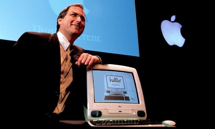 Steve Jobs, junto al iMac G3
