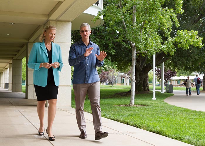 Paseo entre Tim Cook y la CEO de IBM