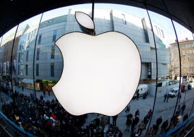 Símbolo de Apple en la fachada de un edificio