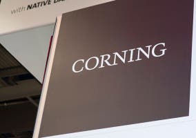 Logo de Corning