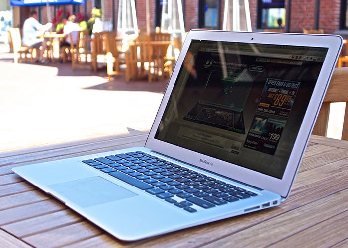 MacBook Air sobre una mesa