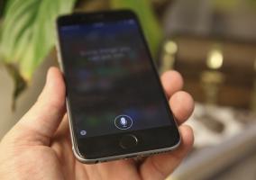 Siri ejecutandose en un iPhone 6