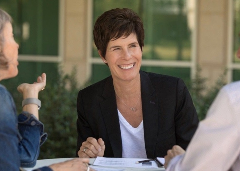 Deirdre O’Brien será la nueva vicepresidenta de recursos humanos para Apple