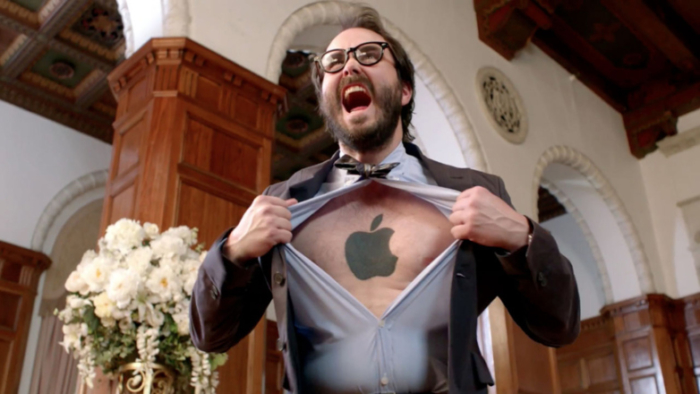 apple-logo-chest-fanboy