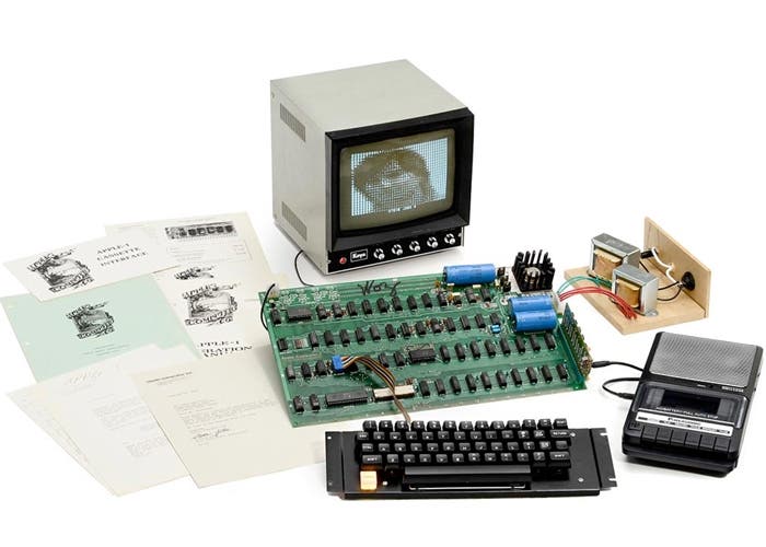 Primer ordenador de Apple con todos sus componentes