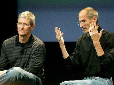 Steve Jobs y Tim Cook en una presentación